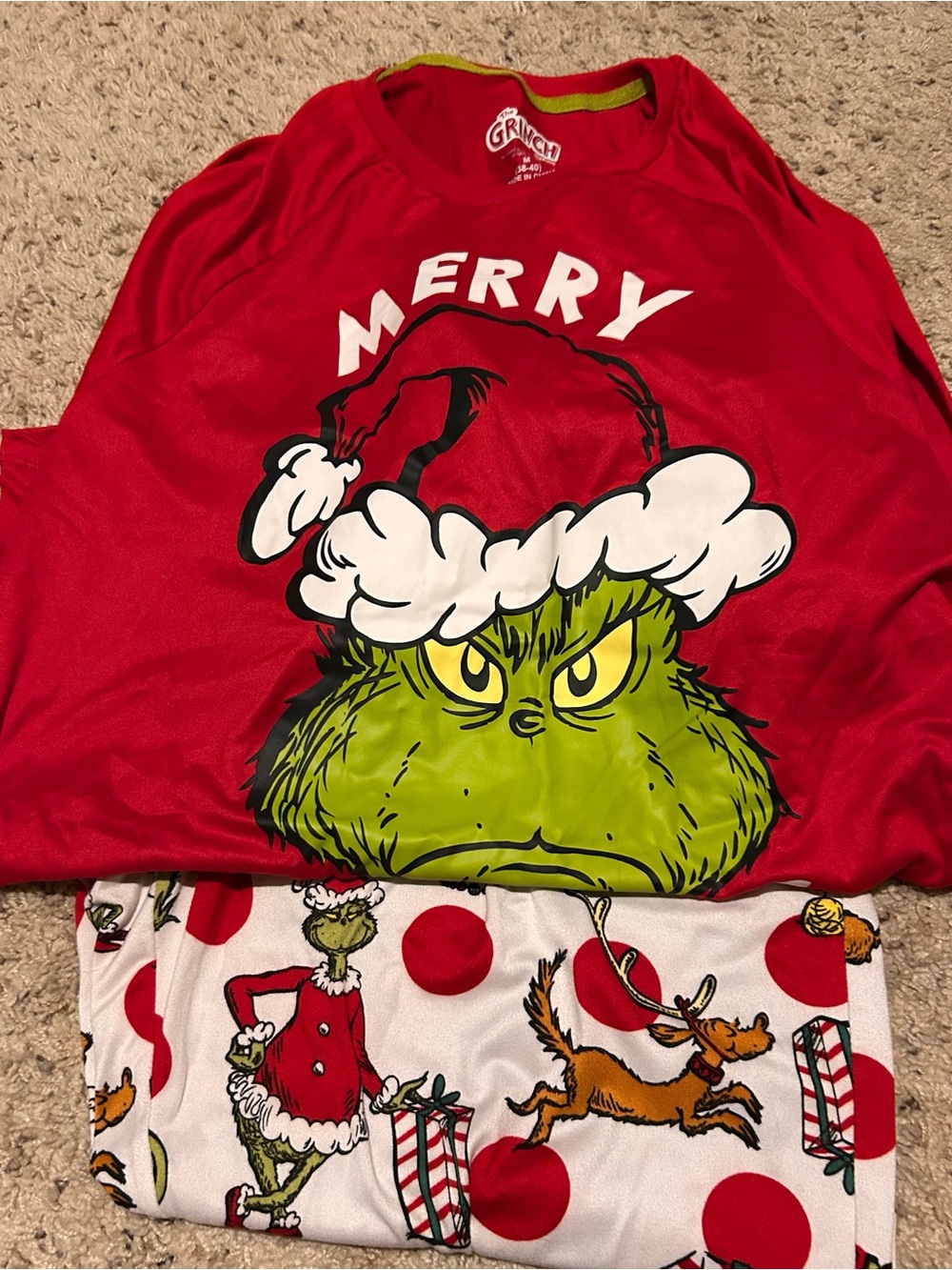 Men’s Medium Dr. Seuss The Grinch Red Holiday Pajama Set New without tags.